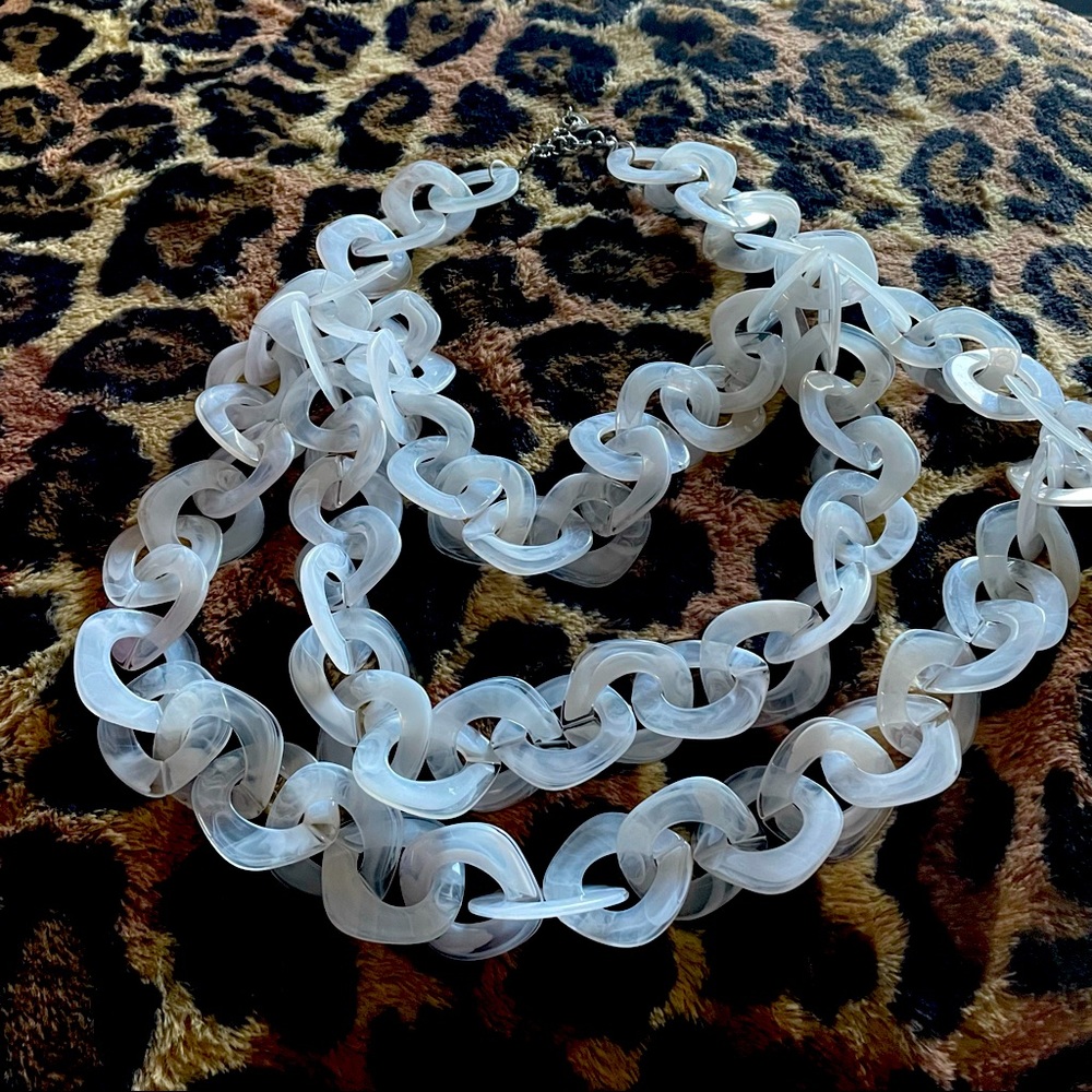 Sassy Jones White Zaria